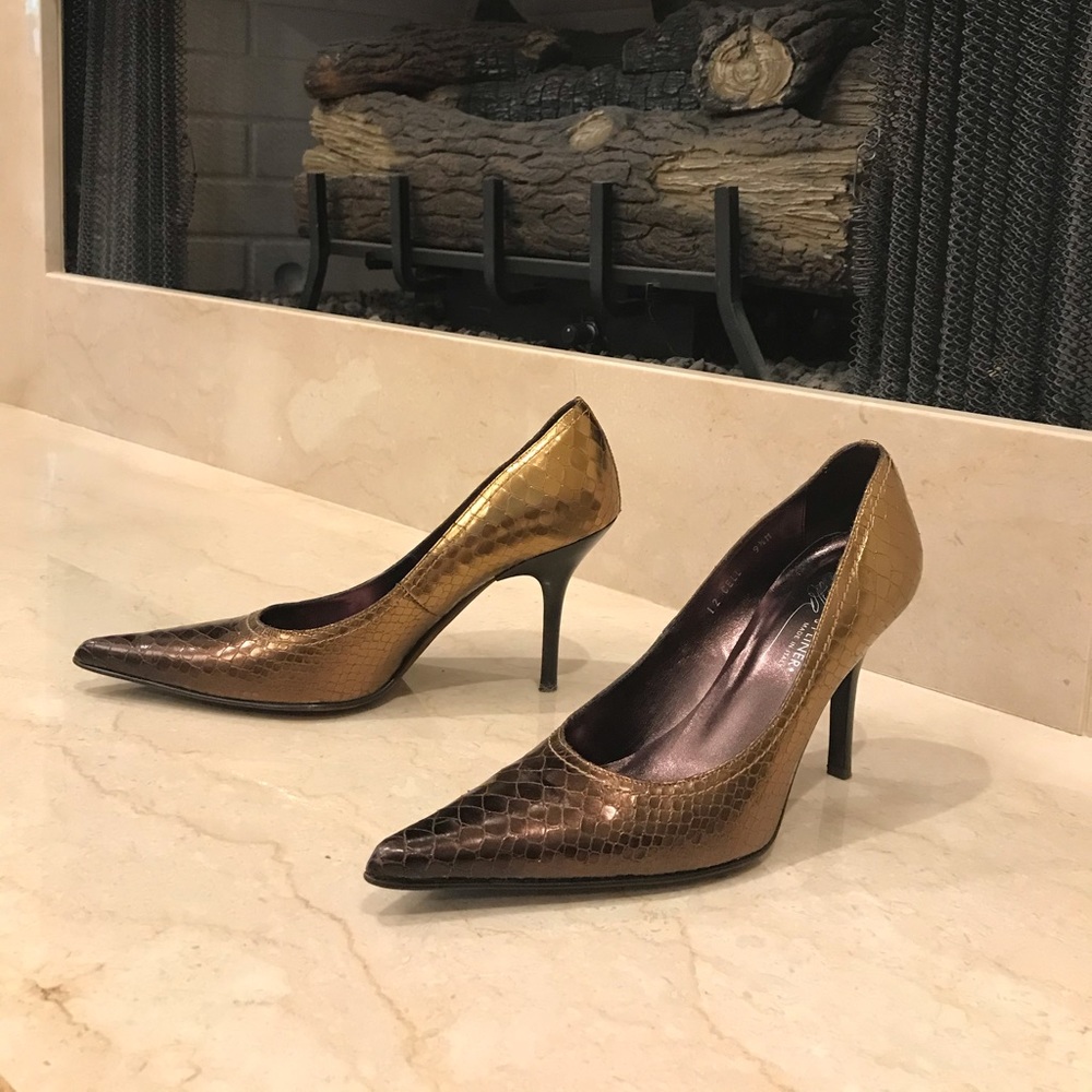 Donald J. Pliner Pumps, metallic gold & expresso